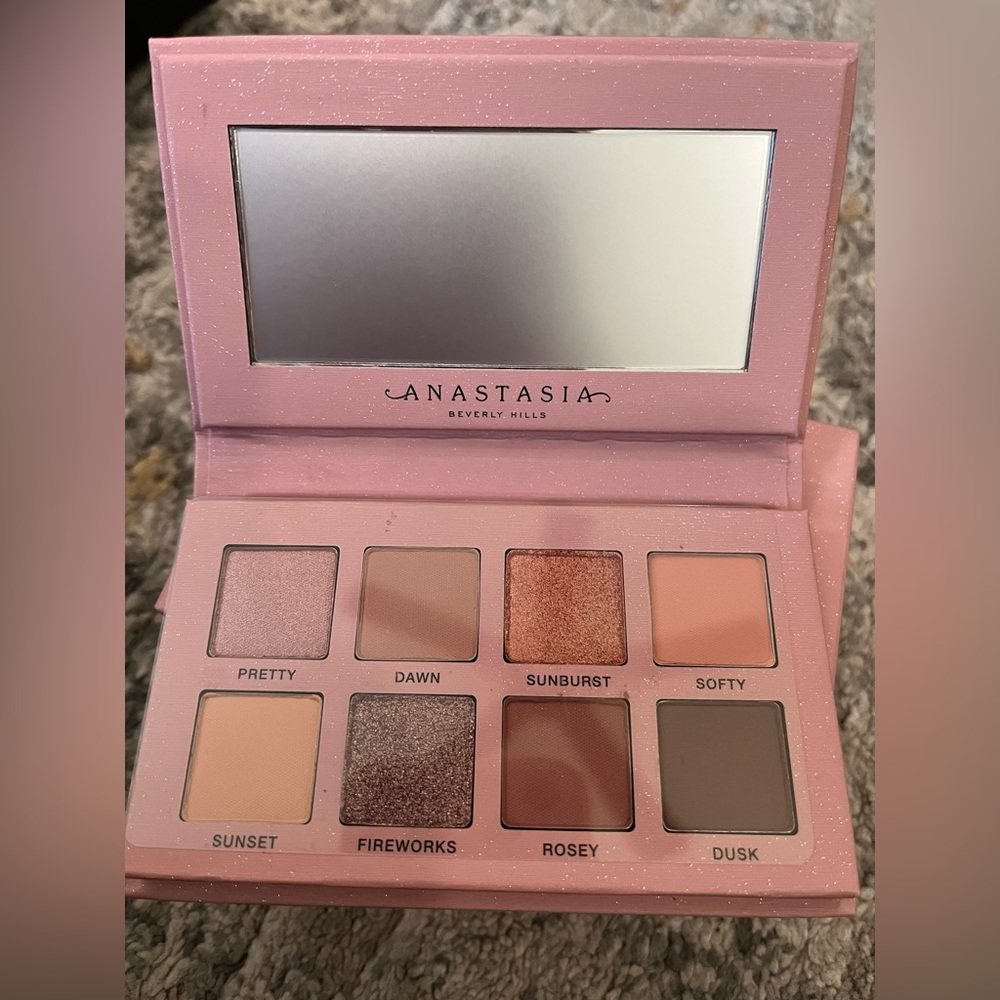Anastasia Beverly Hills Glam To Go Eyeshadow palette - Brand New!